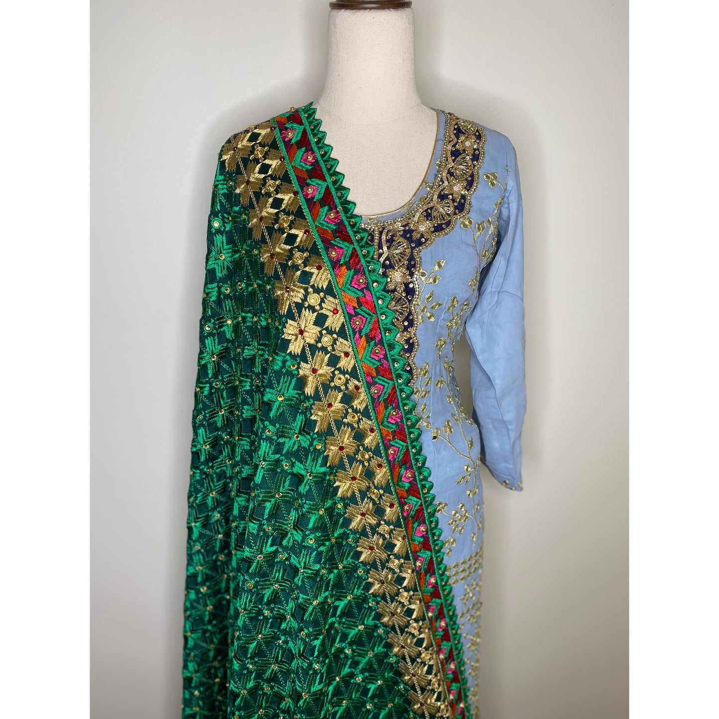 Manmeet phulkari (bottle Green)