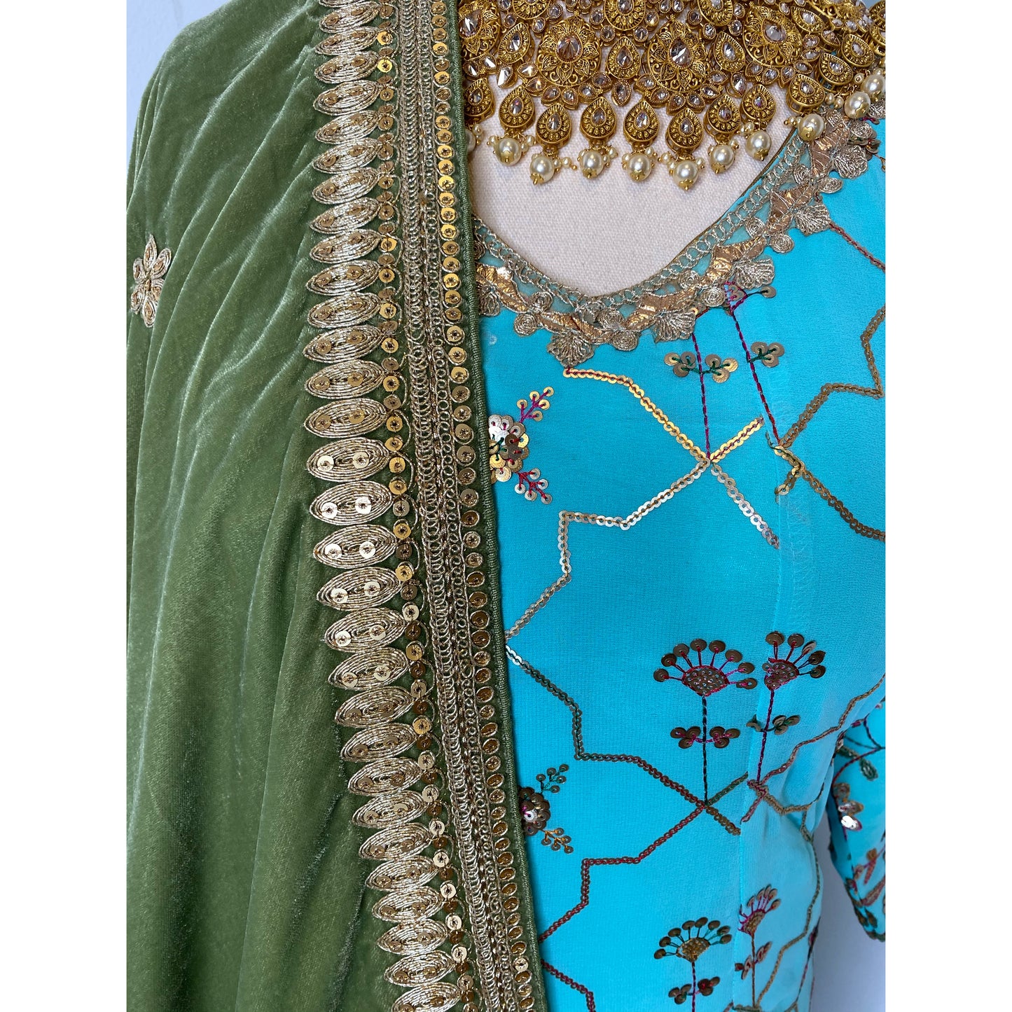 Amara velvet Stole (sage green)