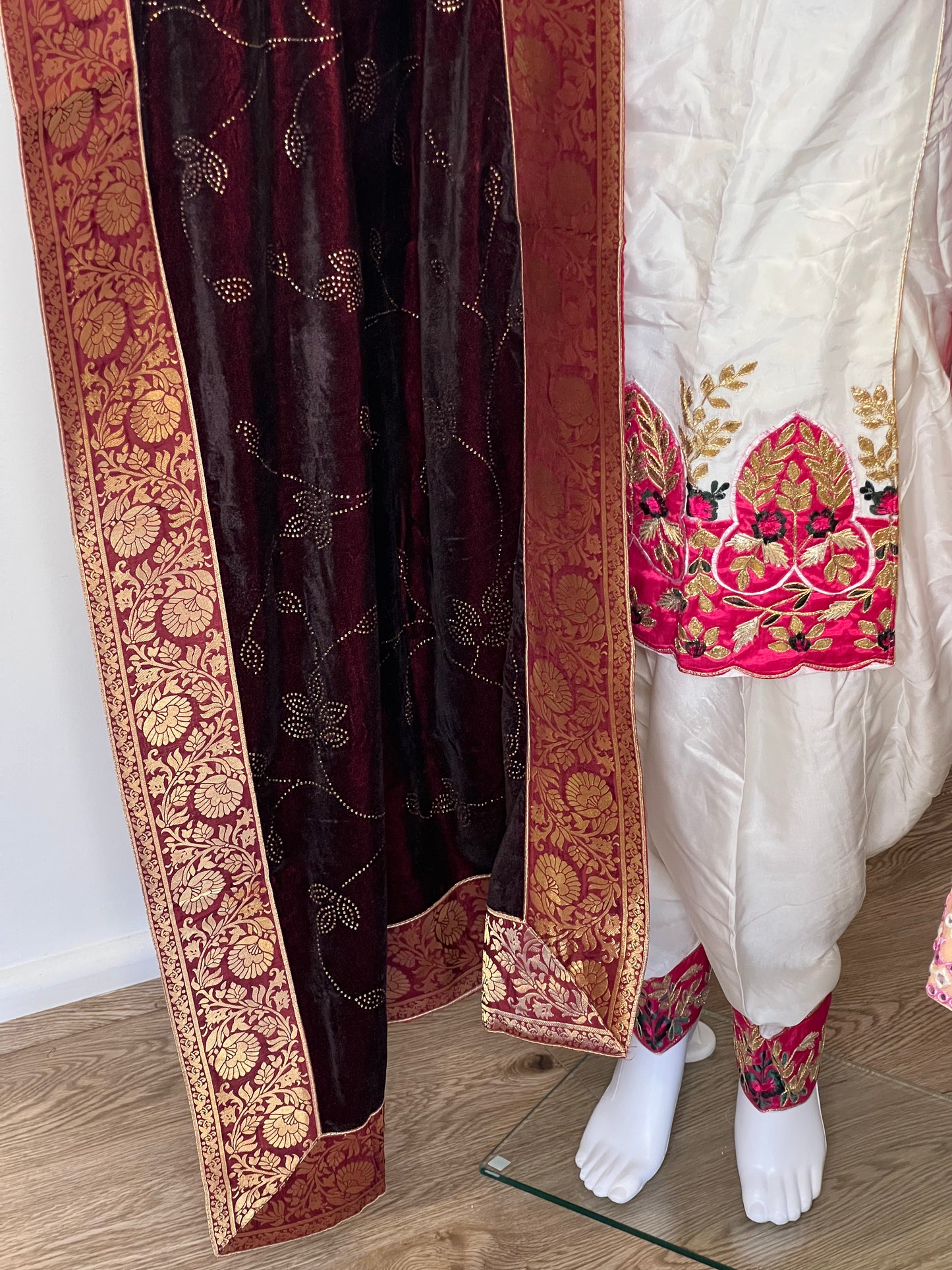 Mahak velvet shawl