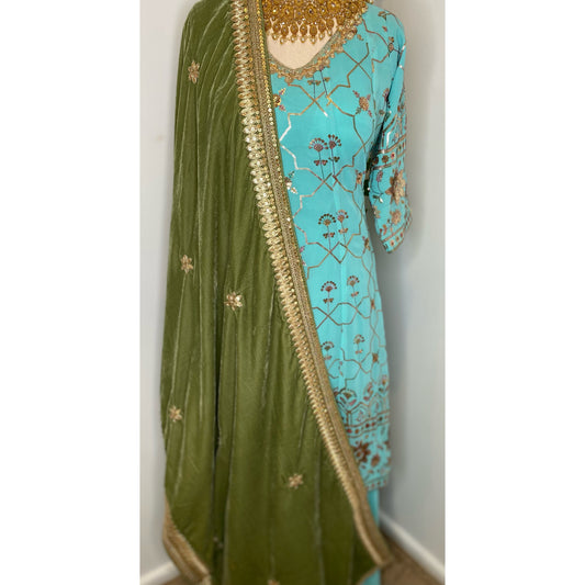 Amara velvet Stole (sage green)