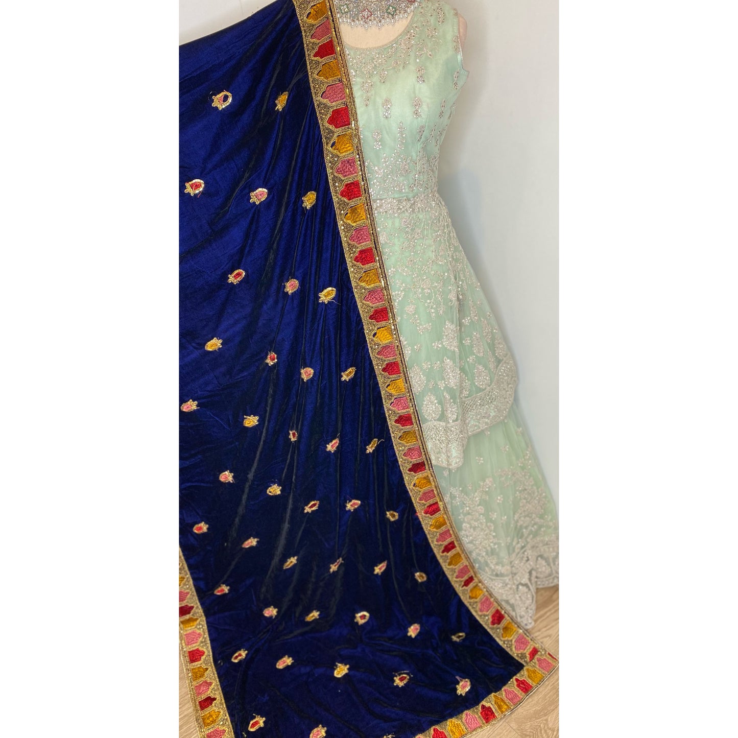 Sneha velvet shawl (royal blue)