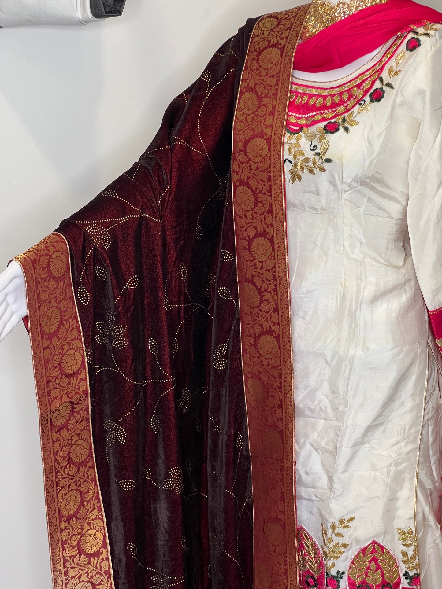 Mahak velvet shawl