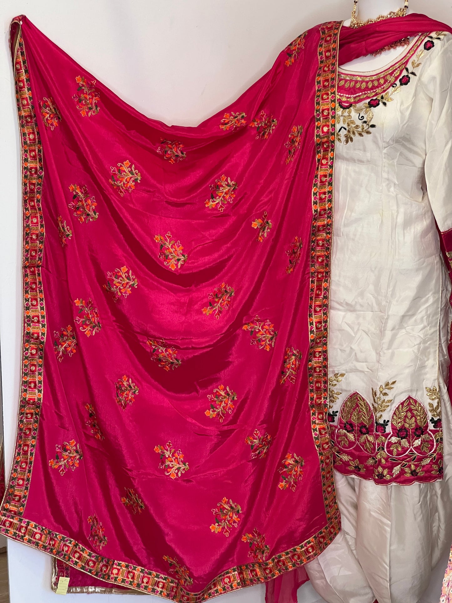 Gulnoor duputta